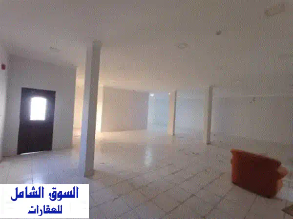 مستودع للإيجار شامل الكهرباء بدون لمبات في قلالي للتخزين فقط يسمح بتركيب مكيفات يوجد فيه غرفتين ...
