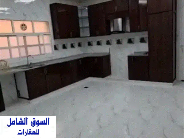 للبيع فيلا فاخرة في الروضة بمساحة كبيرة وتصميم مميز تتكون الفيلا من 5 غرف نوم ماستر، 6 حمامات، مجلس ...