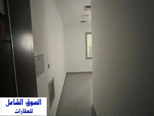 استوديو فخم للإيجار السنوي بالروضة 1 عجمان | مطبخ منفصل وتكييف مركزي بسعر مميز