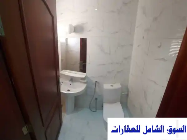 للإيجار شقق بعمارة في الوكرة مقابل مركز نسيم الربيع الطبي 2 غرفة ماستر عائلي