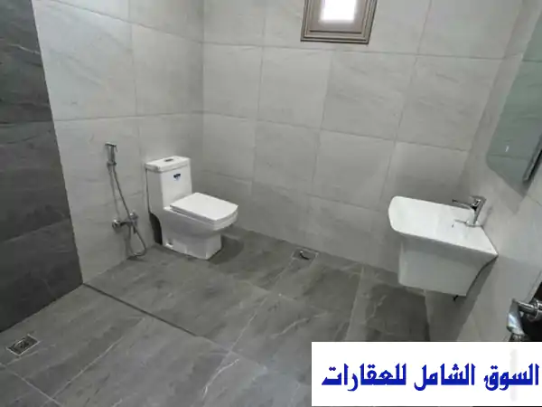للإيجار دور في مشرف 5 غرف منهم 3 ماستر حولي