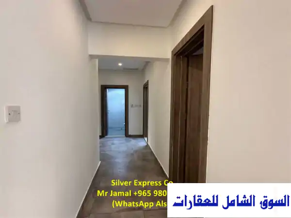 شقة واسعة مكونة من 3 غرف نوم في الطابق الأرضي للإيجار منطقة سلوى حولي