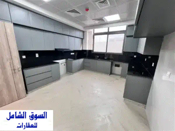 فيلا جديدة أول ساكن للإيجار السنوي في الحوشي  الشارقة. فيلا فاخرة بتشطيبات راقية، smart home، مصعد ...