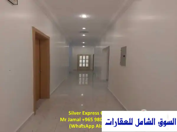 طابق أرضي في فيلا يضم 4 غرف نوم واسعة منطقة أبو فطيرة. للإيجار فطيرة مبارك الكبير