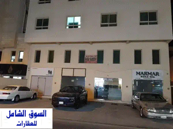 محلان للإيجار في قلالي (ميزانين) على شارع تجاري. المساحة 6 × 4 أمتار. كل محل جاهز بواجهة ودرج، مع ...