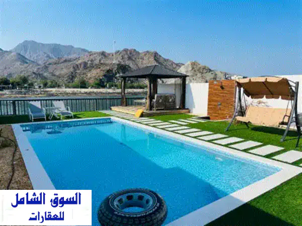 شاليه فاخر للبيع في مرسى الفجيرة (جاهز ومفروش). 3...