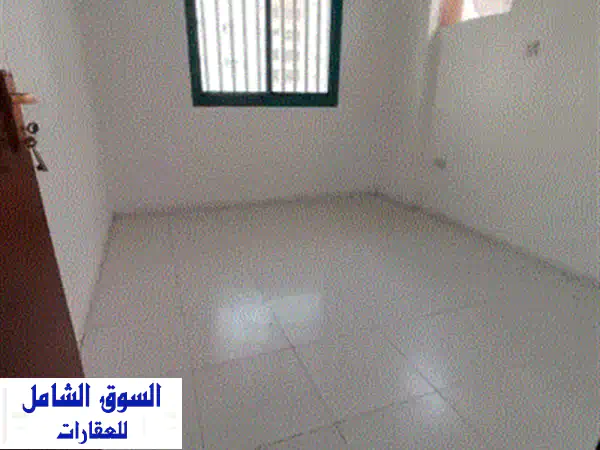 شقة للإيجار السنوي في منطقة النباعة، بمساحة كبيرة وتصميم مريح، في موقع حيوي واستراتيجي ومناسبة ...