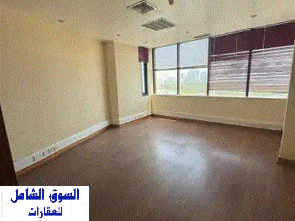 متاح الآن للإيجار السنوي مكتب تجاري مميز في المجاز 1 في الشارقة على الكورنيش، بمساحة كبيرة، مجهز ...