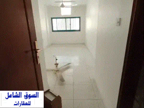 شقة للإيجار السنوي في منطقة النباعة، بمساحة...