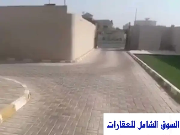 للإيجار فيلا 5 غرف في مدينة شخبوط أبو ظبي