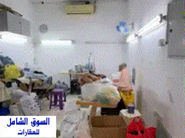 للإيجار السنوي في الشارقة منطقة القليعة محل بمساحة واسعة جدا مع موقف سيارات مجاني. الإيجار 13 ألف ...