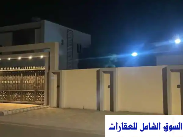 منزل في بركاء مقابل السوق التنين منطقة الهرم يتكون من غرفتين وصالتين كبار و3 دوراة مياة ومطبخ مفروش للإيجار الباطنة