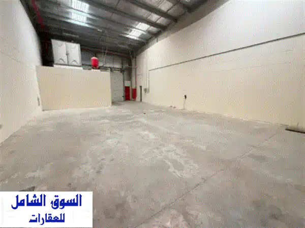 مستودع للإيجار السنوي في المنطقة الصناعية 18 بمساحة 1700 قدم مربع، مع مكتب وحمام، مناسب للتخزين، في ...