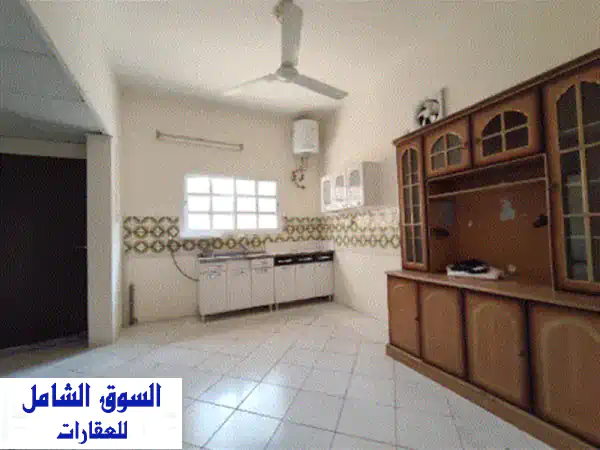 فيلا تجارية دوبلكس 4 غرف نوم وصالة في العدلية للإيجار. 550 دينار بحريني بدون كهرباء وماء. الطابق ...