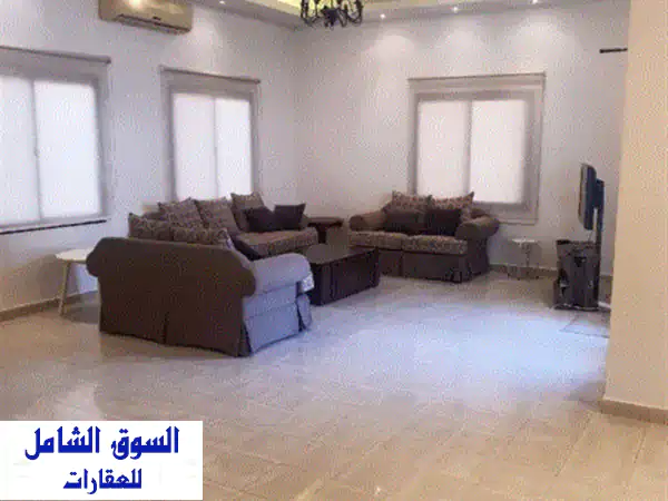 للإيجار فيلا طابقين في منطقة الجنبية، مؤثثة...