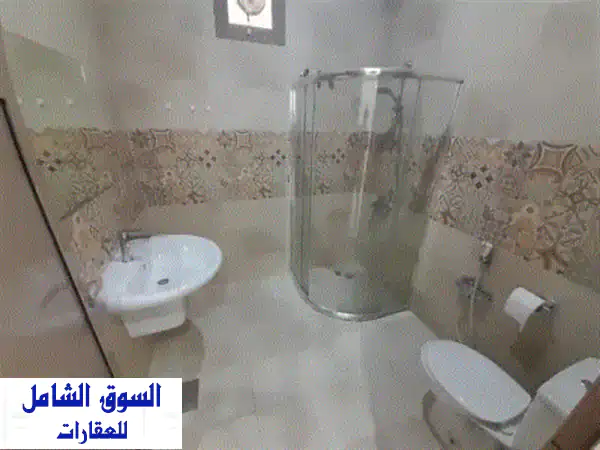 صباح الأحمد شقة واسعة للإيجار مكونة من 3 غرف نوم. غرفة معيشة واسعة، شرفة خاصة كبيرة، مطبخ عصري ...