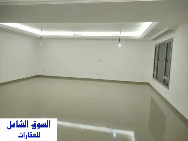 للإيجار في الصديق، دور أول مع مصعد (تشطيب فاخر)،...