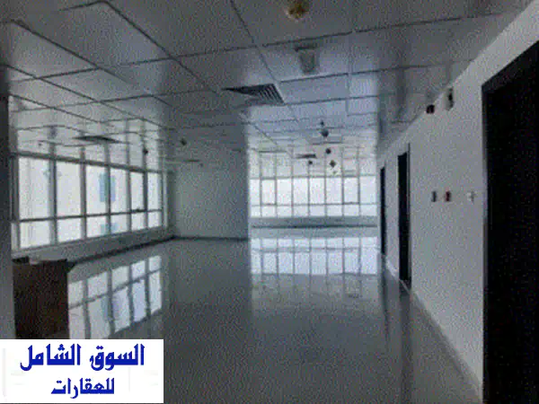 مكتب شبه مقسم للإيجار السنوي  المجاز 2، الشارقة. إطلالة مباشرة على حديقة المجاز. مساحة 2000 قدم ...