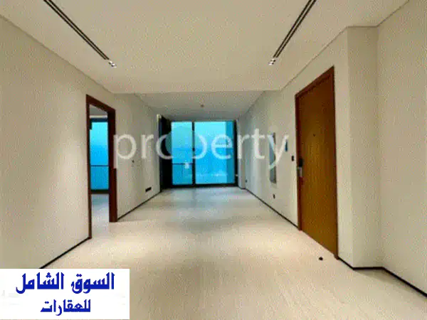 اطلالة كاملة على البحر. غرفة معيشة فسيحة. ثلاث غرف نوم، بما في ذلك غرفة نوم رئيسية. مطبخ مغلق ...