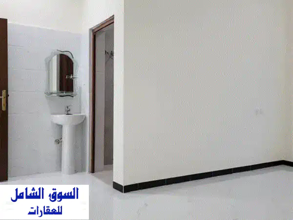 عماره تجاريه للبيع في بيت بوس بسعر مغري