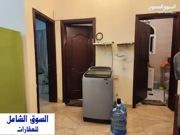 شقة نظامية بعين خالد غرفتين وصاله