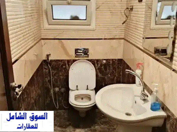 مكتب للايجار بشارع مكرم عبيد الرئيسي برج حديث دور...