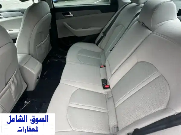 أنا سائق مصري معي سيارة حديثة ساكن في دبي اعمل في مجال التوصيل خبرة في الدولة 7 سنوات