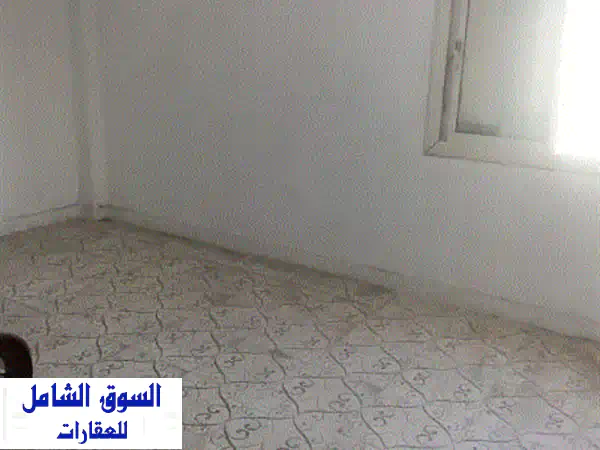 شقة للايجار متفرعة من شارع الجزائر المعادي...
