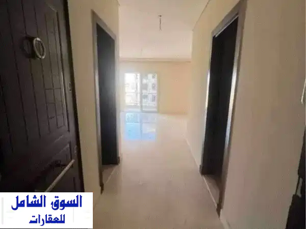 شقة تشطيب كامل ١٦٠ م بكمبوند البروج بمقدم...
