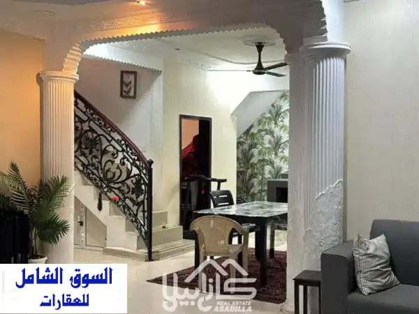 للبيع: بيت في منطقة عراد بموقع مميز على شارعين...