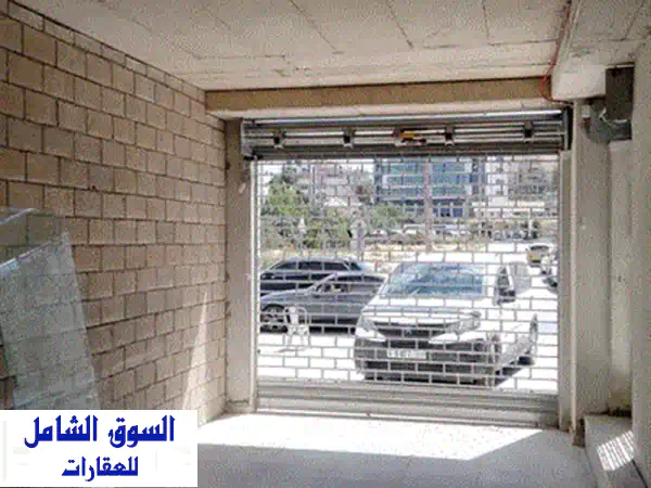 محل على شارع في منطقة حيوية في البلوع مساحة 32 م + وسدة 32 في عمارة حديثة و ذات طراز رفيع