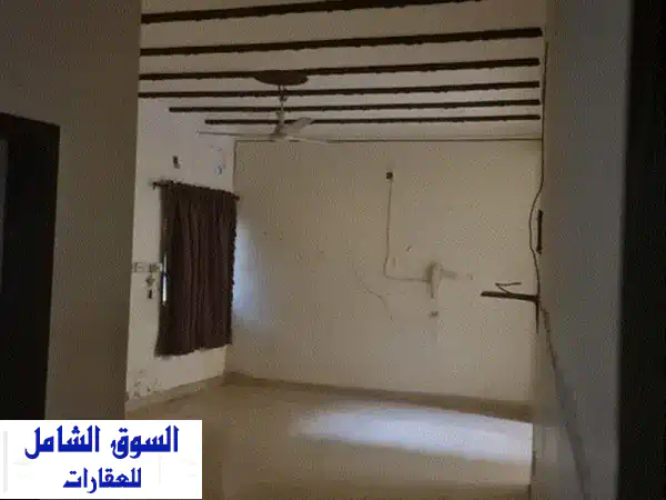 بناية للبيع في المحرق /شقة وثلاث محلات(Building for sale in Muharraq / apartment and three shops)