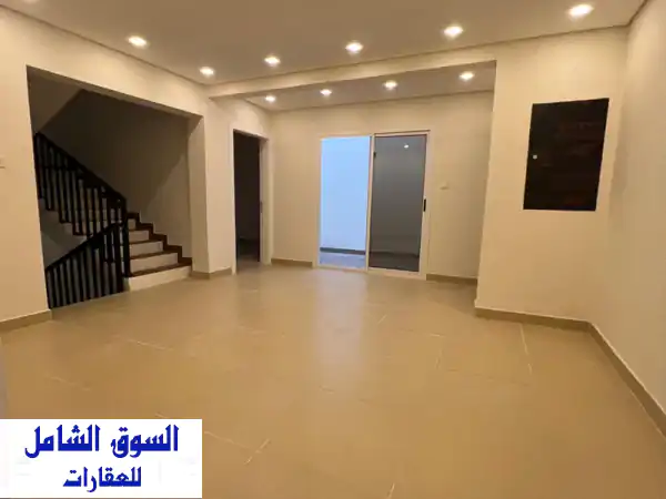 فيلا فاخرة مجددة للبيع بمدينة عيسى | تشطيب راقٍ وموقع استراتيجي على شارعين - البحرين
