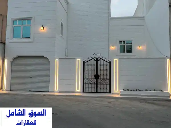 فيلا فاخرة مجددة للبيع بمدينة عيسى | تشطيب راقٍ...