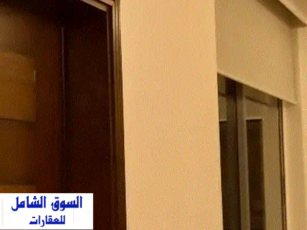 شقة للإيجار فاخرة ومفروشة بالكامل في عين المريسة | 1 نوم | 112 م² | موقف خاص (1200$)