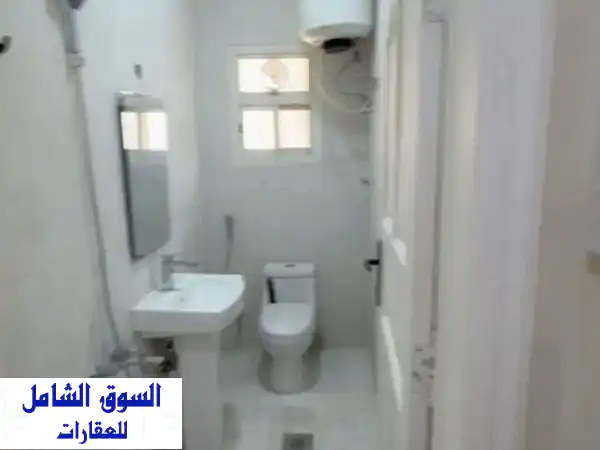 فيلا للإيجار بأم صلال علي: 6 غرف نوم، مجددة بالكامل، حوش واسع + خصم خاص!