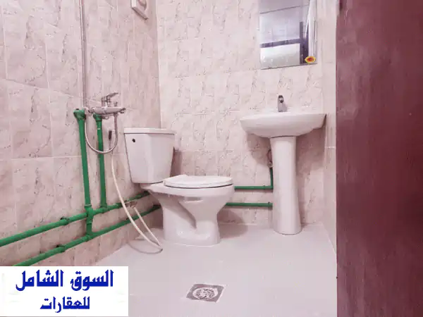 استوديو فاخر وخاص على السطح للإيجار بفريج كليب | Sky Vision Real Estate | راحة وخصوصية