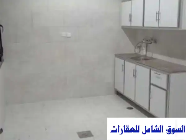 شقة عائلية فاخرة للإيجار بأبو الحصانية: 3 غرف (ماستر) + خادمة | موقفين | 450 د.ك.