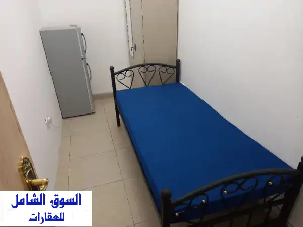 فرصة ذهبية: غرفة مفروشة شاملة الخدمات للايجار في عجمان بـ 1000 درهم فقط! (شارع الشيخ خليفة)