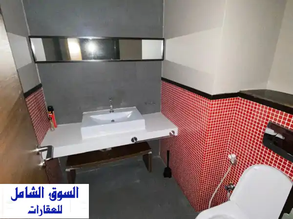 مكتب فاخر للإيجار بالمجاز 3 الشارقة | تصميم سكني فريد وإطلالة بانورامية | الوحدة 1104