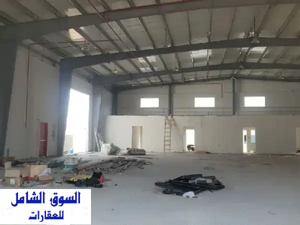 مستودع عملاق 10,000 قدم مربع للإيجار السنوي بأم القيوين | كهرباء 200 كيلو - فرصتك لتوسيع عملك!