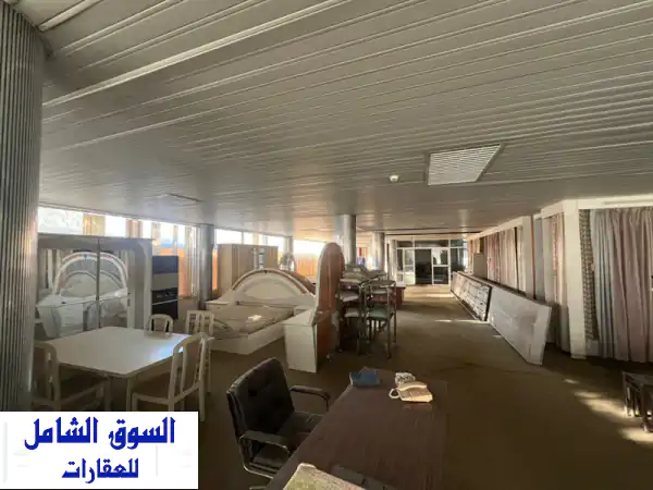 معرض 500 م² للإيجار بالحورة: موقع استراتيجي على...