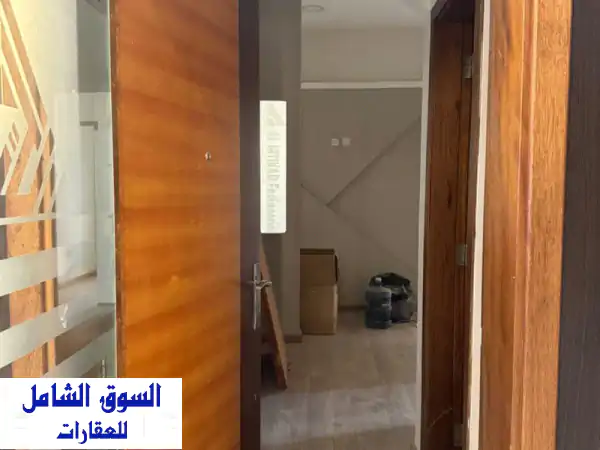 فرصة استثنائية: شقة تجارية للإيجار السنوي بالروضة 2 عجمان | موقع حيوي لنجاح عملك