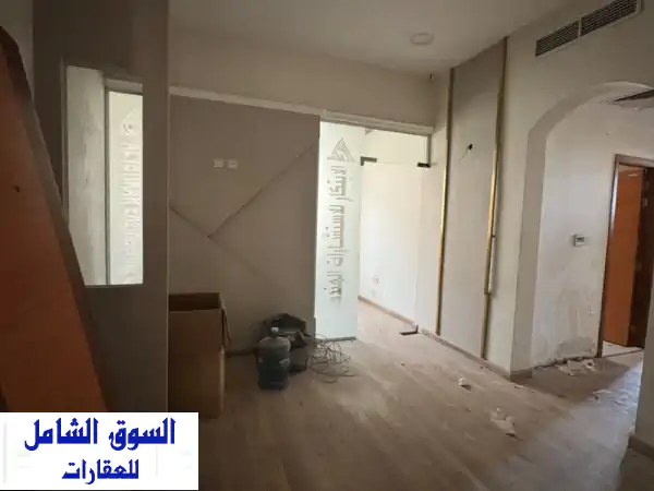 فرصة استثنائية: شقة تجارية للإيجار السنوي بالروضة...