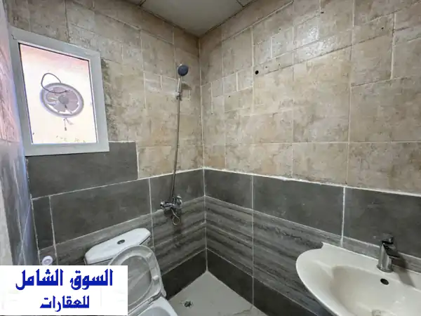 شقة غرفة وصالة راقية للإيجار في مدينة خليفة | خلف الفرسان مول، موقع استراتيجي شامل الخدمات
