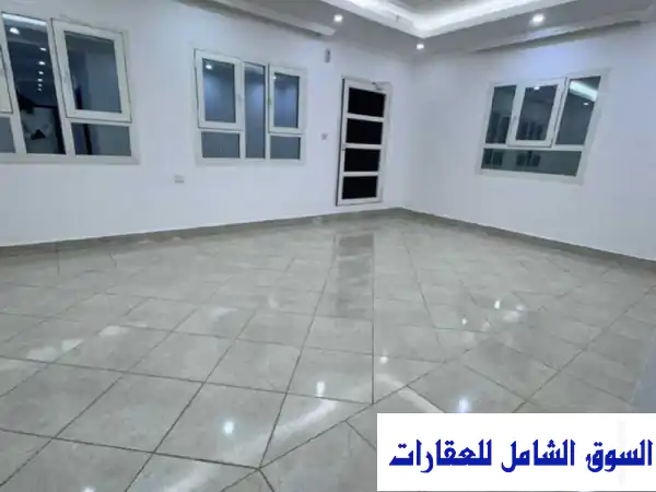شقة فاخرة للإيجار بالرميثية: 3 غرف (2 ماستر) | موقع حيوي...