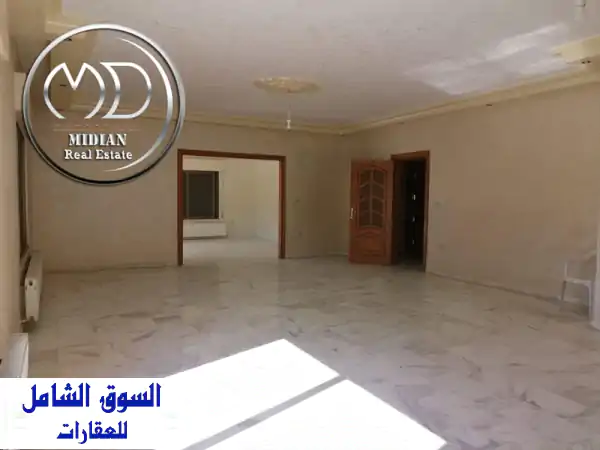 شقة أرضية فخمة للإيجار بالرابية 365م | 4 نوم سوبر ديلوكس...