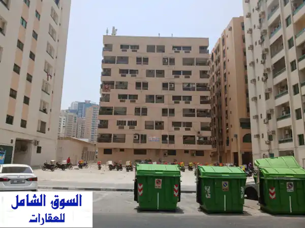 إيجار أرض تجارية/تخزينية ضخمة 10000 قدم بالمجاز 2 الشارقة - موقع استراتيجي!
