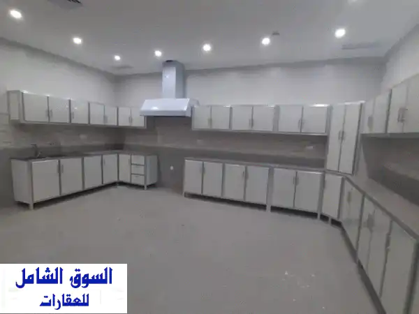 فرصة ذهبية: بيت حكومي دورين شمال غرب الصليبيخات ق2 | تكييف مركزي وموقع مميز