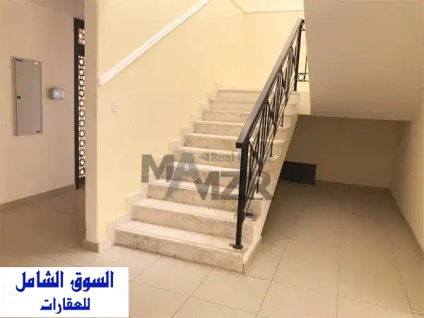 للبيع بيت شعبي في جزيرة ياس عبارة عن 5 غرف  8 حمامات  الدور الأرضي يضم مجلس  غرفة طعام  حمام  ...